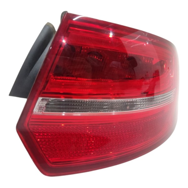 Lanterna Direita Audi A3 Sportback  2009 2010 2011 A 2013 Direito/passageiro Vermelho