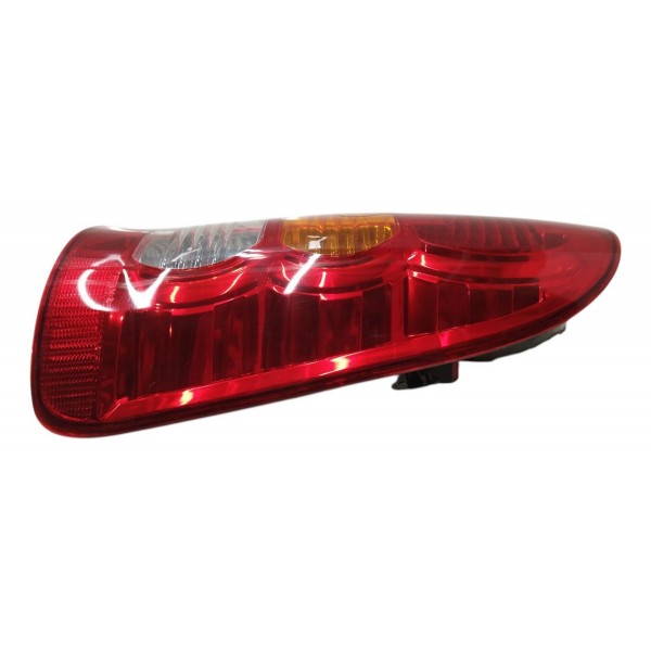 Lanterna Direita Toyota Hilux 2004 2005 2006 2007 A 2012 Direito/passageiro Vermelho