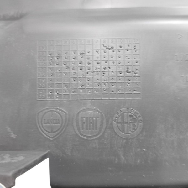 Moldura Lanterna Esquerda Fiat Fiorino 2011 2012 2013 A 2017 Preto