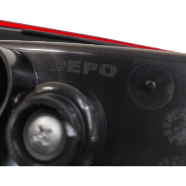 Lanterna Direita Peugeot Changan Hunter F70 Original Depo Direito/passageiro Vermelho