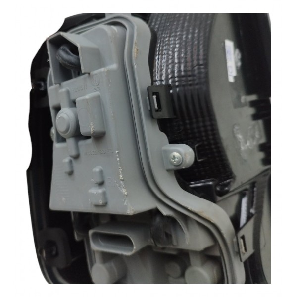 Lanterna Traseira Direita Volkswagen Saveiro G7 G8 2022 2024 Direito/passageiro Vermelho