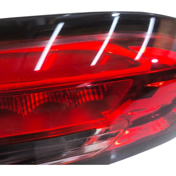 Lanterna Tampa Porta Mala Esquerda Fiat Cronos 2018 A 2022 Esquerdo/motorista Vermelho