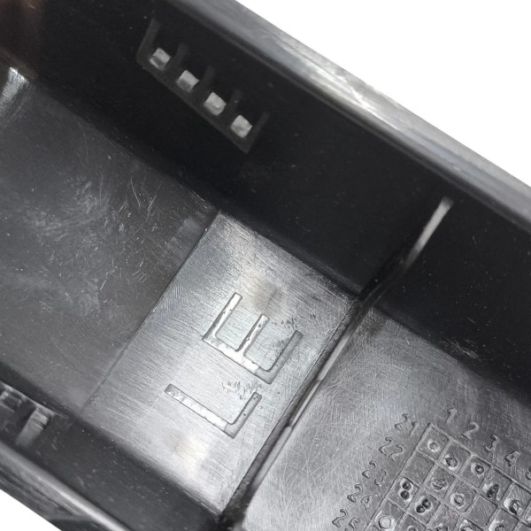 Tampa Rack Teto Dianteiro Esquerdo Fiat Mobi Trekking 2025 Preto