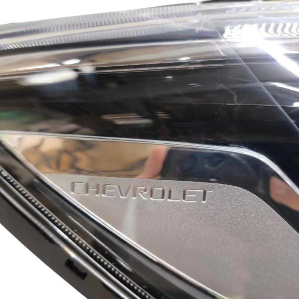 Farol Direito Onix 2020 A 2025 Com Projetor Friso Cromado Direito/passageiro