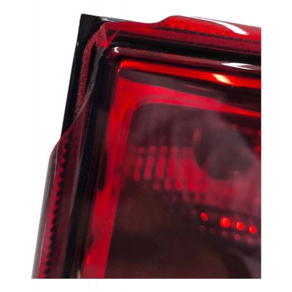 Lanterna Direita Fiat Titano 2025 Cristal Sem Led Com Detalh Direito/passageiro Vermelho