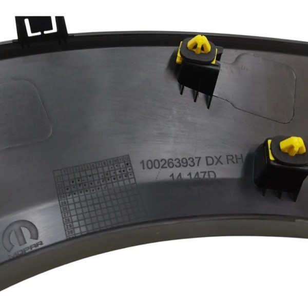 Moldura Paralama Dianteiro Direito Fiat Fastback 2021 A 2024 Preto