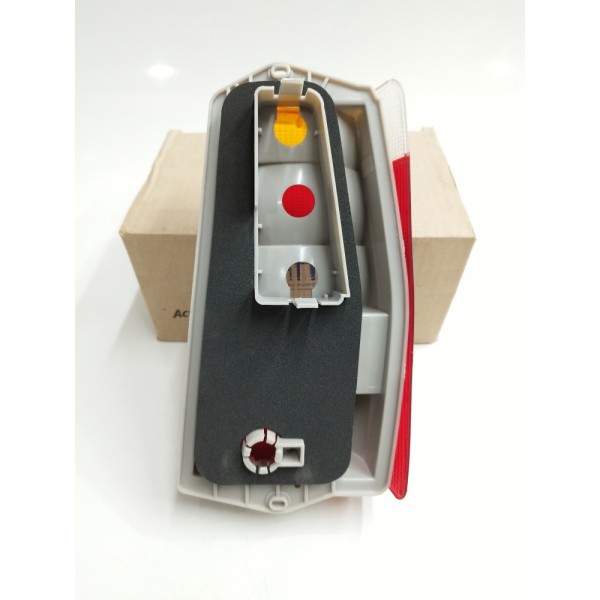 Lanterna Esquerda Fiorino 2004 2005 2006 2007 2008 2009 2010 Esquerdo Vermelho