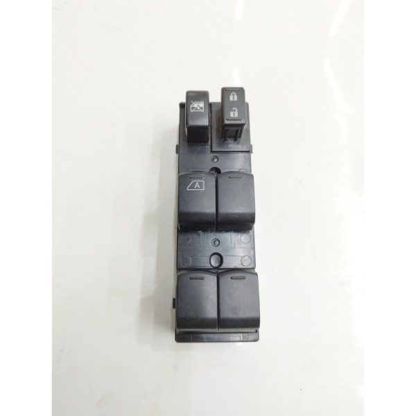 Botão Vidro Elétrico Dianteiro Esquerdo March 2015 A 2021