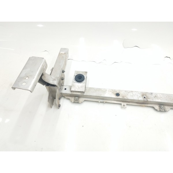 Suporte Travessa Inferior Radiador Mercedes Gla200 Gla250