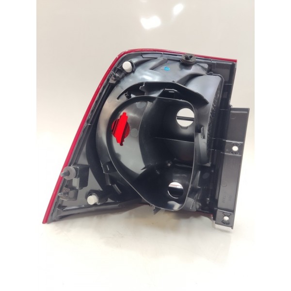 Par Lanterna Traseira Renault Oroch 2016 2017 2018 2019 2020 Direito Preto