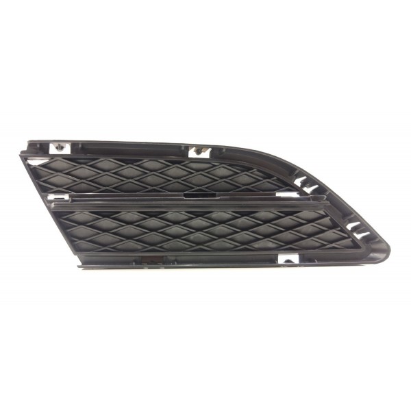 Grade Auxiliar Milha Direito Bmw 320i 2009 2010 2011 2012
