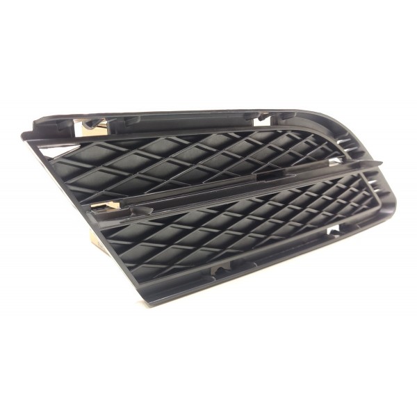 Grade Auxiliar Milha Direito Bmw 320i 2009 2010 2011 2012  Preto Direito