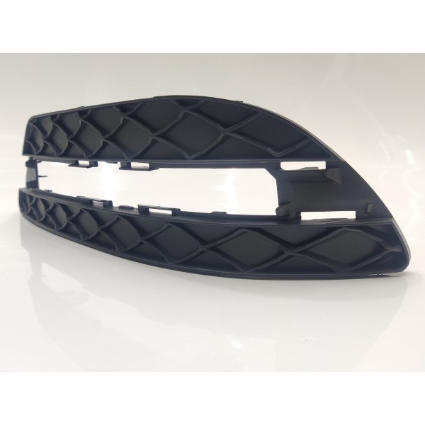 Grade Auxiliar Milha Esquerdo Mercedes C180 C200 2011 A 2014 Preto Esquerdo