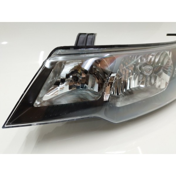 Farol Dianteiro Esquerdo Kia Cerato 2009 2010 2011 2012 2013 Esquerdo