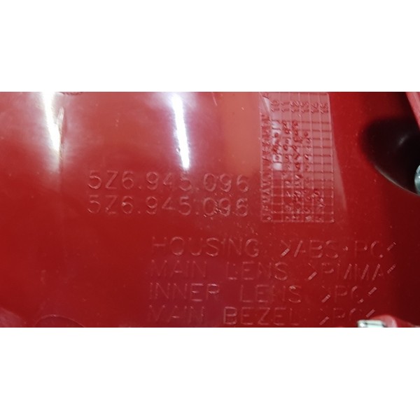 Lanterna Traseira Direita Volkswagen Fox 2011 2012 A 2015 Direito Vermelho