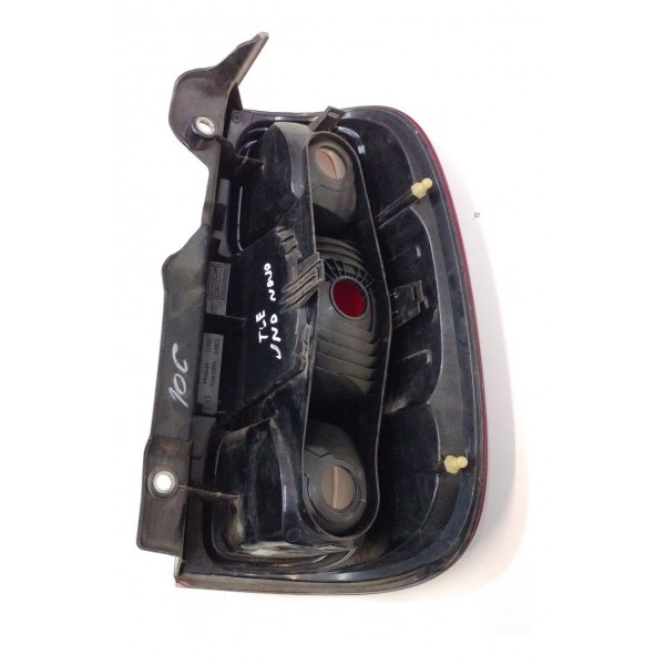 Lanterna Traseira Esquerda Fiat Uno Vivace 2011 A 2015  Esquerdo