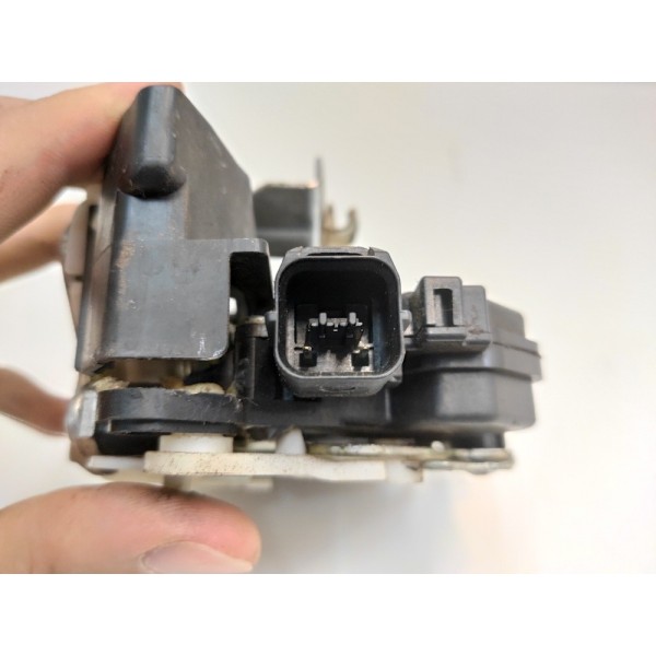 Fechadura Porta Traseira Direita Airtrek 2003 A 2009