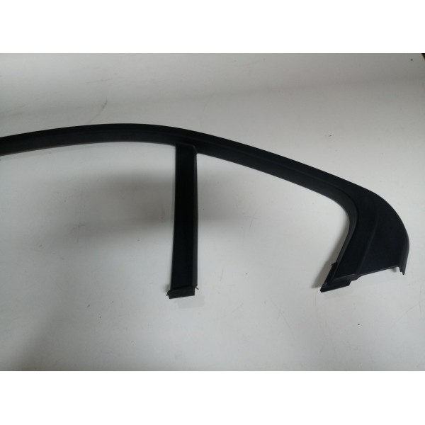 Moldura Arco Interno Porta Traseira Direita C180 2012
