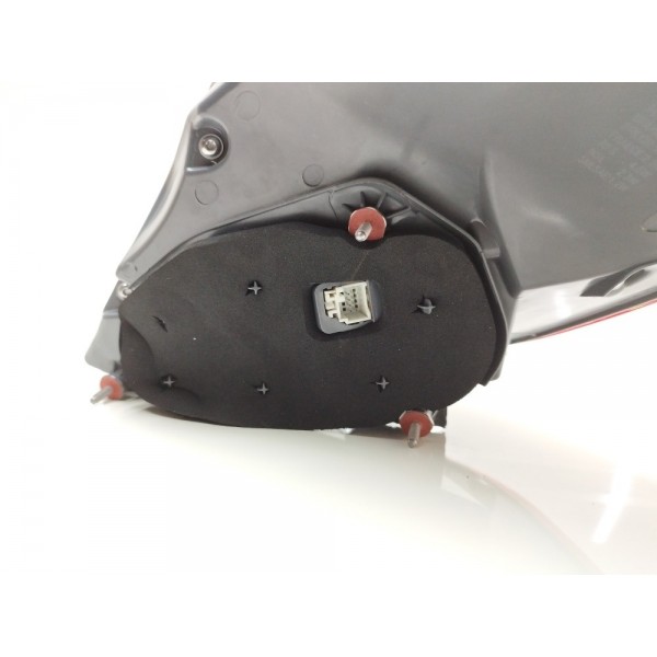 Lanterna Traseira Esquerda Mercedes C180 C200 2015 2016 2017 Esquerdo Vermelho