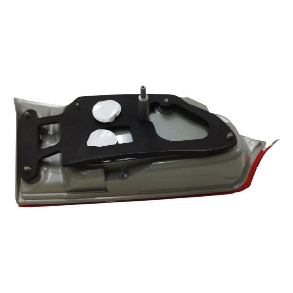 Lanterna Direita Tampa Toyota Corolla 2014 2015 2016 2017 Direito/passageiro Vermelho